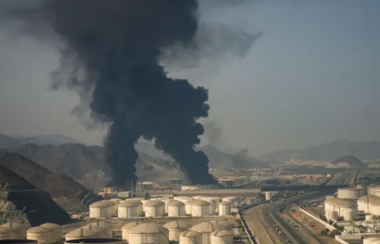 الإمارات والسعودية والكويت تتصدى لهجمات بمسيّرات ودويّ صفارات بالبحرين