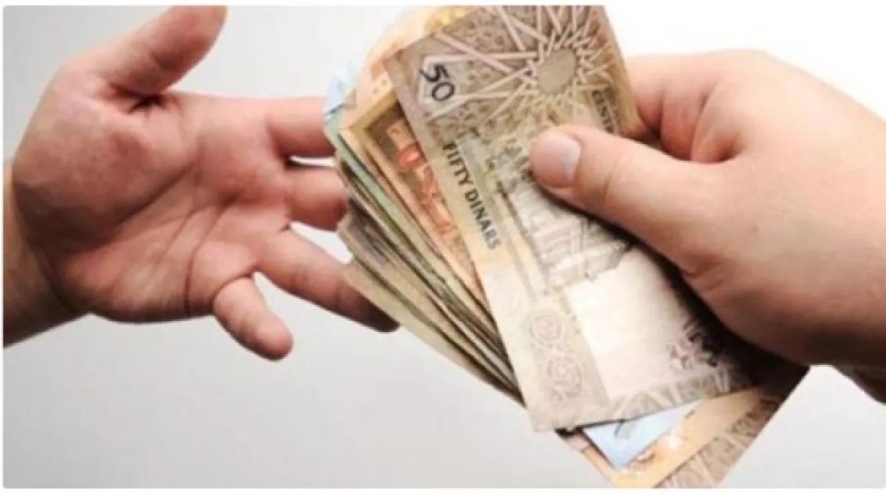 الحكومة: صرف رواتب القطاع العام قبل عيد الفطر