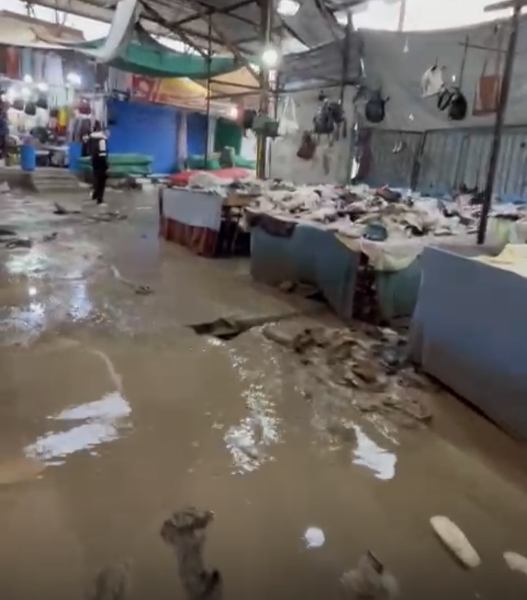 مخيم الزرقاء يغرق .. من المسؤول ومن يعوض أصحاب البضائع التالفة ..؟؟(صور + فيديو)