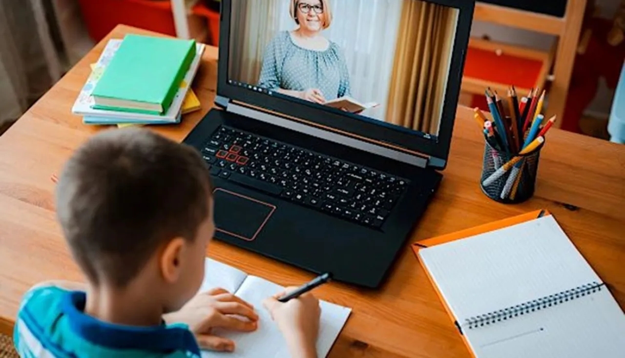 مصدر حكومي: لا نية لتحويل الدراسة أو العمل عن بعد