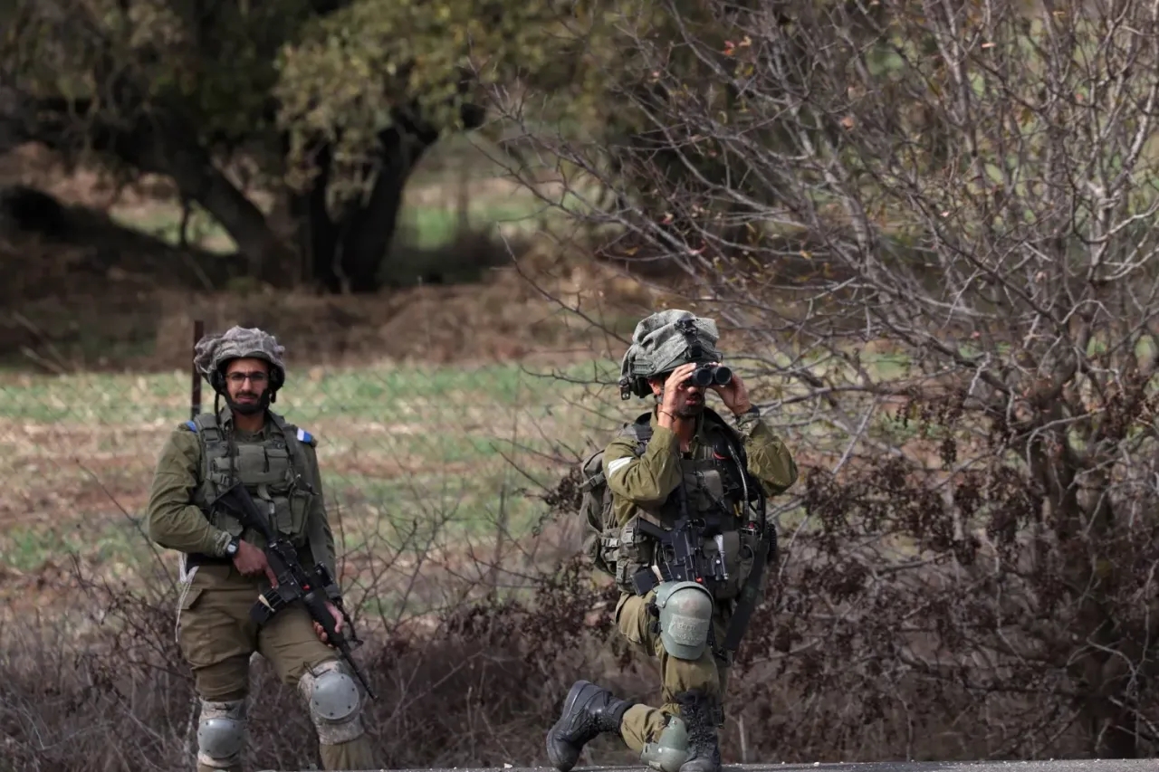 مقتل جندي إسرائيلي واشتباكات وقصف متبادل جنوب لبنان