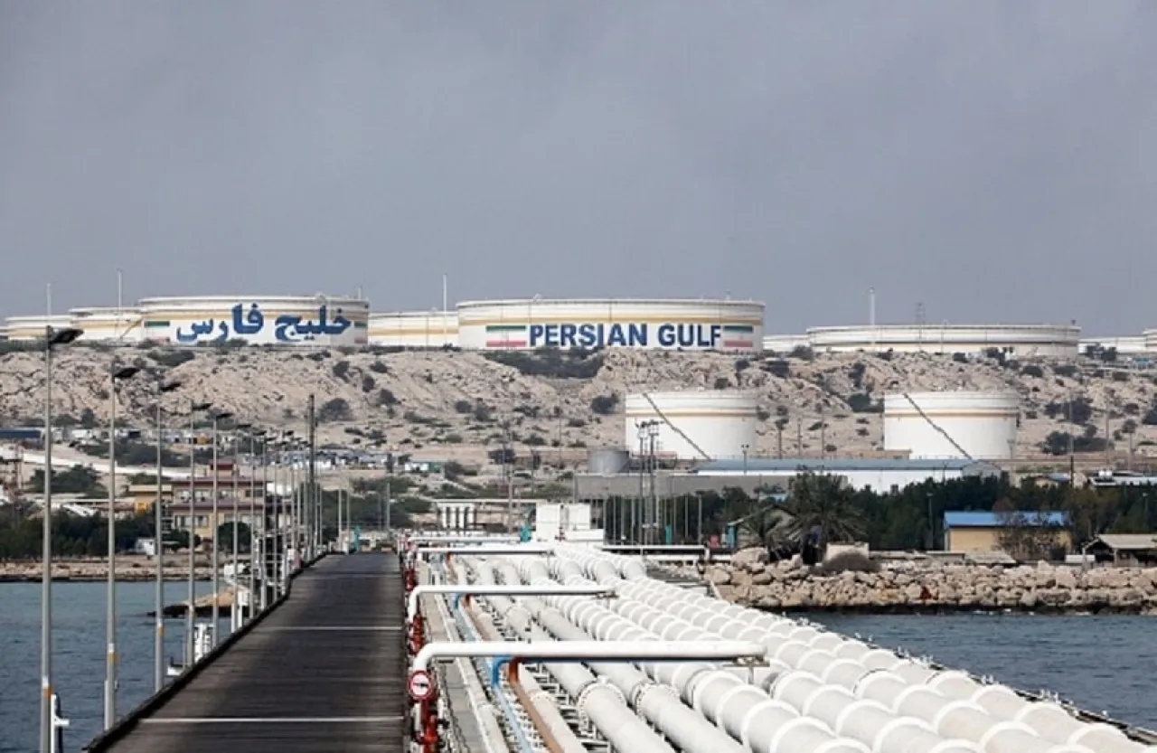 مسؤول إيراني يوجه من جزيرة خرج رسالة إلى دول الجوار والأجانب