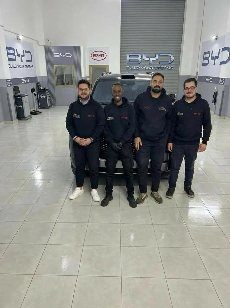 تحالف استراتيجي بين مجموعة الحجاوي وسينيرجي وسيركان الكهربائية لتطوير خدمات صيانة سيارات BYD والسيارات الكهربائية في الأردن