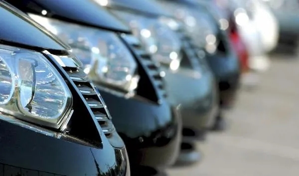 لماذا يتم استثناء شركات تأجير السيارات السياحية من برامج الدعم الحكومي رغم دورها المحوري في القطاع السياحي؟